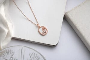 Trendy Style Dimond with Rose Flower Designed Rose Gold Chain Pendent