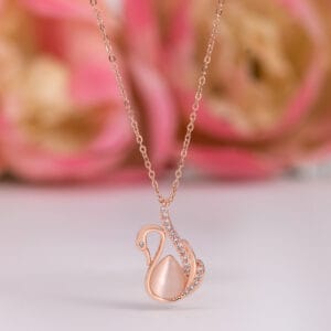 Trendy Style Perl Dimond with Duck Designed Rose Gold Chain Pendent