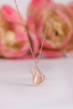 Trendy Style Perl Dimond with Duck Designed Rose Gold Chain Pendent